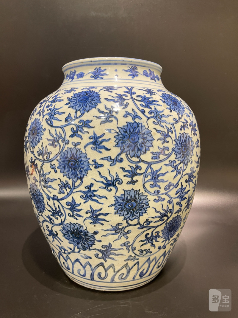 明万历 青花缠枝莲纹大罐 - 图3